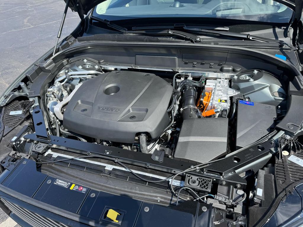 2026 Volvo XC60 PLUG-IN HYBRID T8 ULTRA thumbnail 12