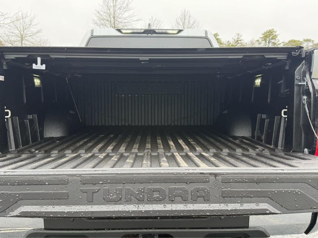 TOYOTA TUNDRA - 10