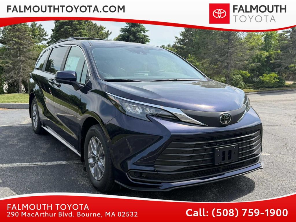 New 2026 Toyota Sienna LE