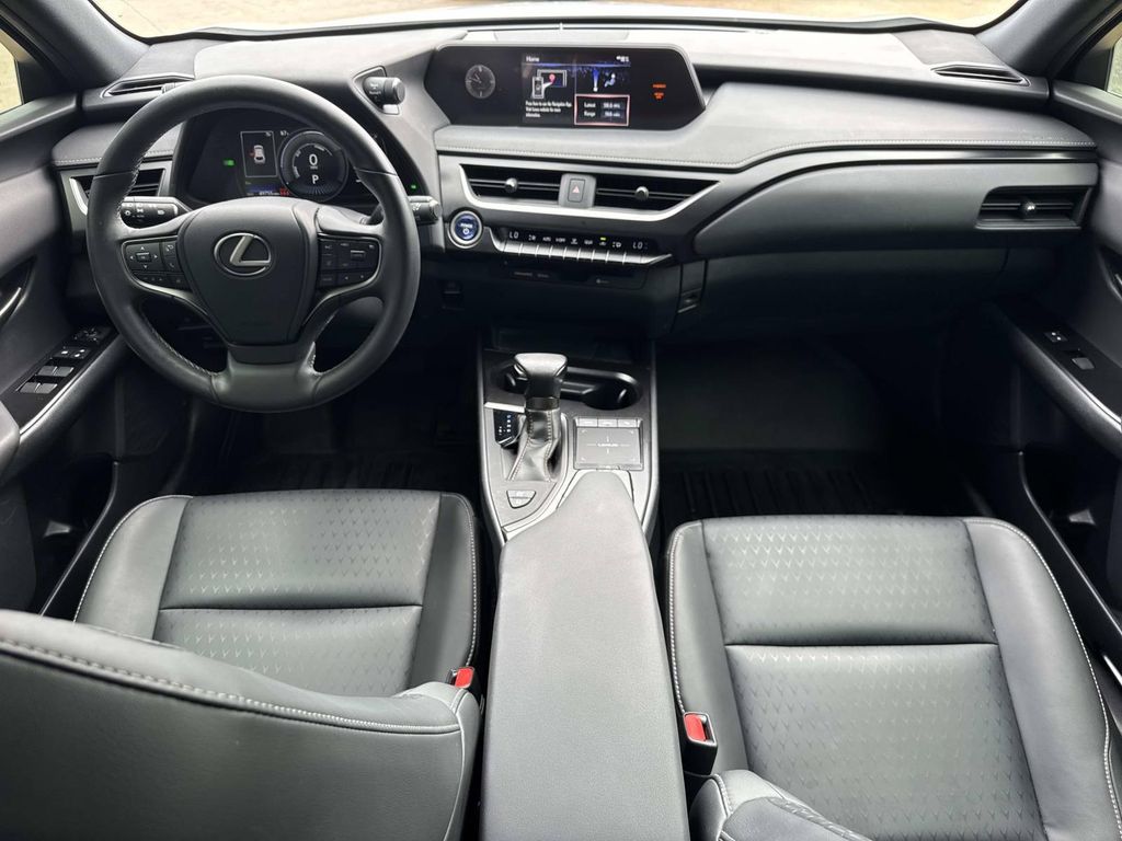 صورة مصغرة 21 لـ 2022 Lexus UX 250H BASE
