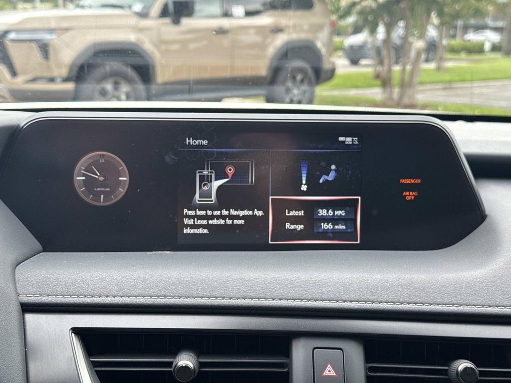 صورة مصغرة 23 لـ 2022 Lexus UX 250H BASE