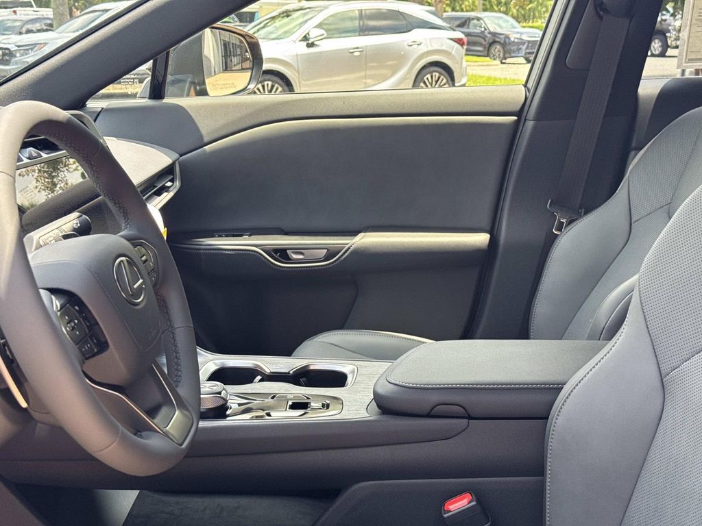 صورة 14 لـ 2026 Lexus RZ 350E 350E