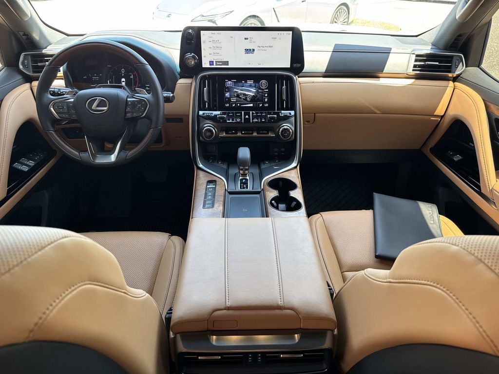 2025 Lexus LX 700H LUXURY — фото 20