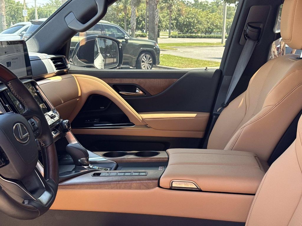2025 Lexus LX 700H LUXURY — фото 14