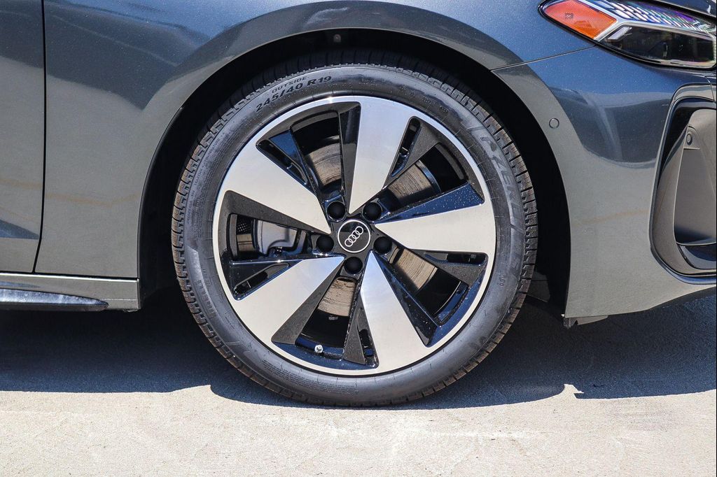 صورة 9 لـ 2026 AUDI A5 PREMIUM PLUS TFSI QUATTRO S TRONIC