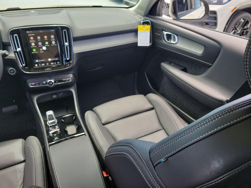 2026 Volvo XC40 PLUS, B5 AWD GAS (MILD HYBRID), DARK 缩略图 16