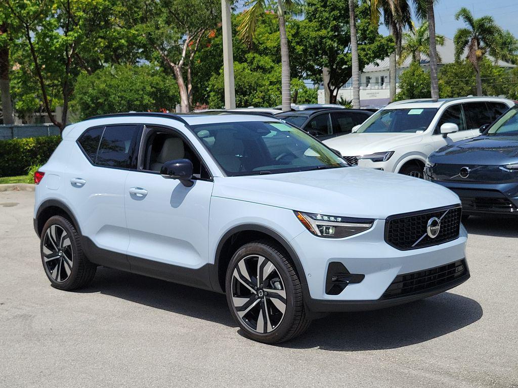 New 2026 Volvo XC40 Ultra, B5 AWD Gas (mild hybrid), Dark