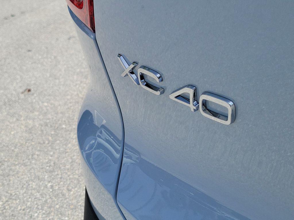 2026 Volvo XC40 ULTRA, B5 AWD GAS (MILD HYBRID), DARK — фото 5