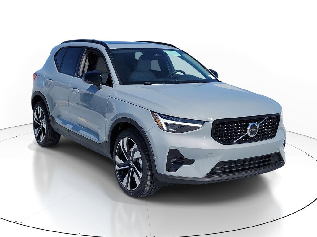 New 2026 Volvo XC40 Ultra, B5 AWD Gas (mild hybrid), Dark