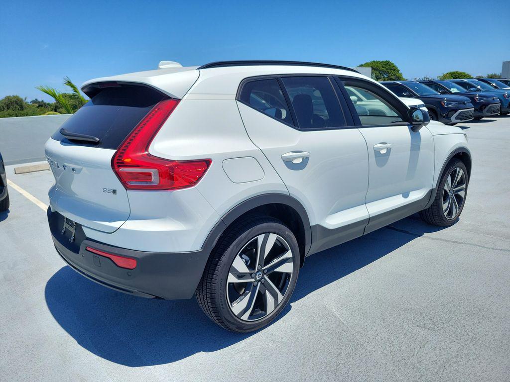 2026 Volvo XC40 PLUS, B5 AWD GAS (MILD HYBRID), DARK — миниатюра 4