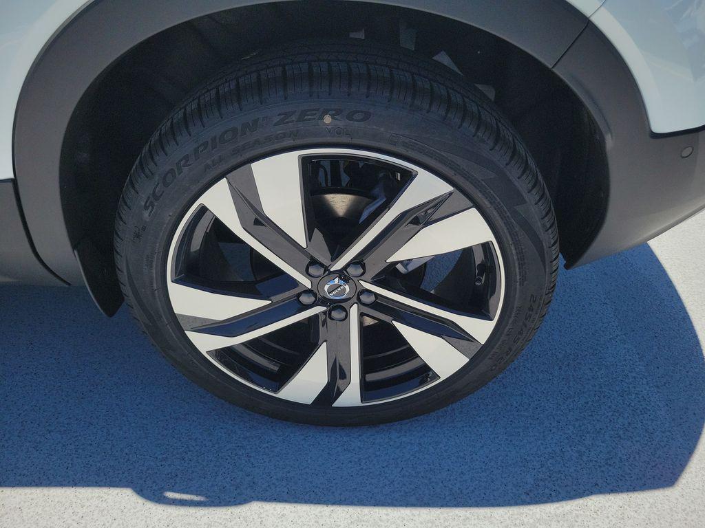 2026 Volvo XC40 PLUS, B5 AWD GAS (MILD HYBRID), DARK — миниатюра 8