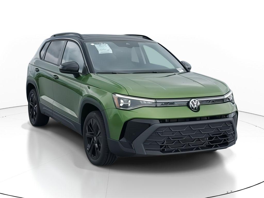 New 2025 Volkswagen Taos 1.5T SE Black