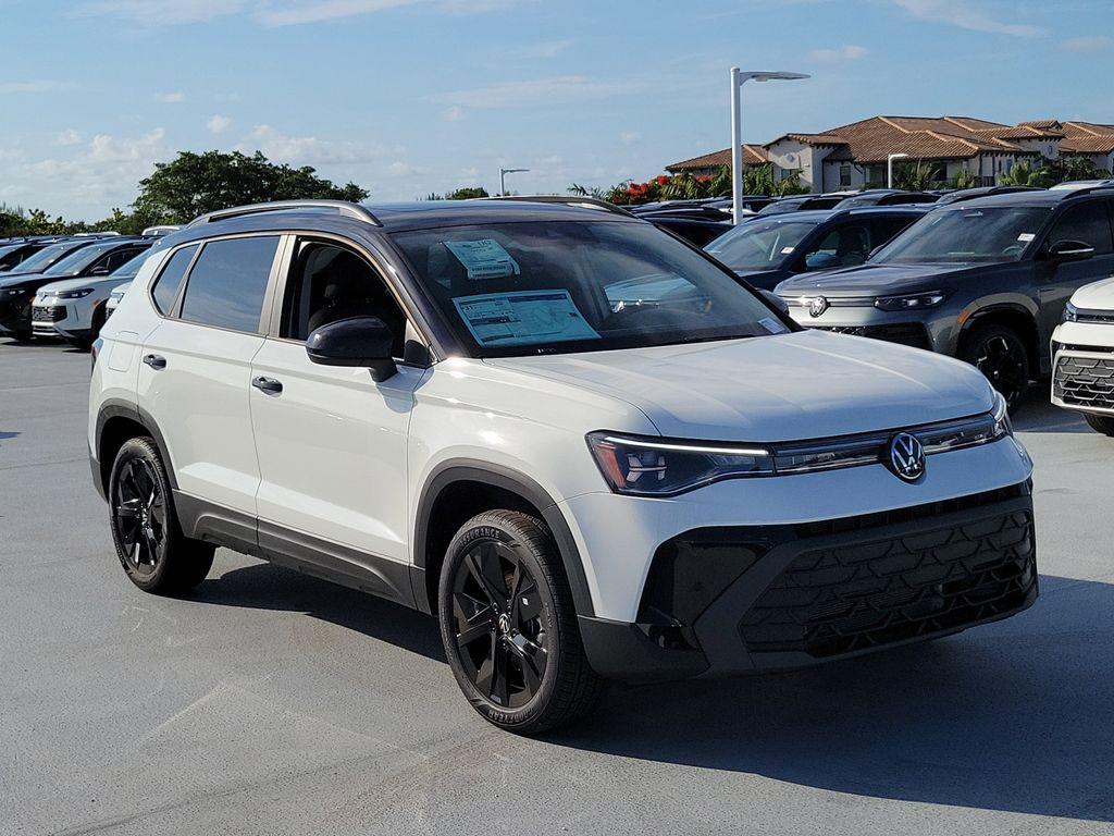 New 2026 Volkswagen Taos SE Black