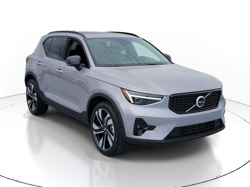 New 2026 Volvo XC40 Ultra, B5 AWD Gas (mild hybrid), Dark