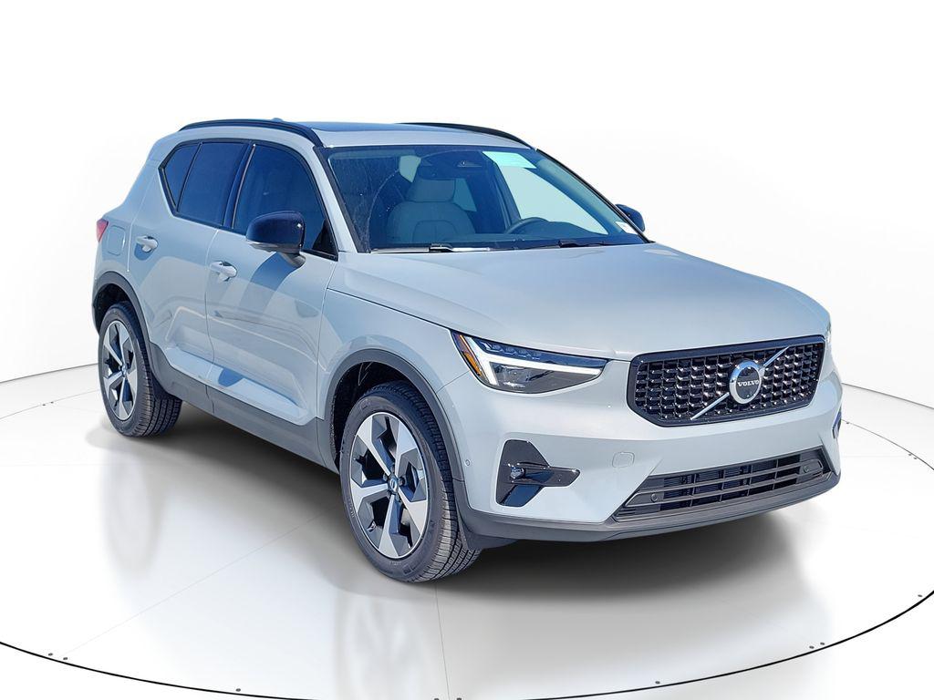 New 2026 Volvo XC40 Plus, B5 AWD Gas (mild hybrid), Dark