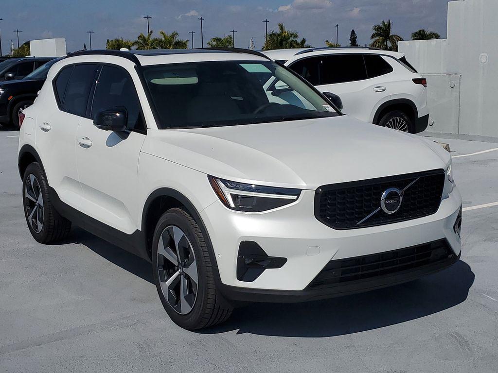 New 2026 Volvo XC40 Plus, B5 AWD Gas (mild hybrid), Dark