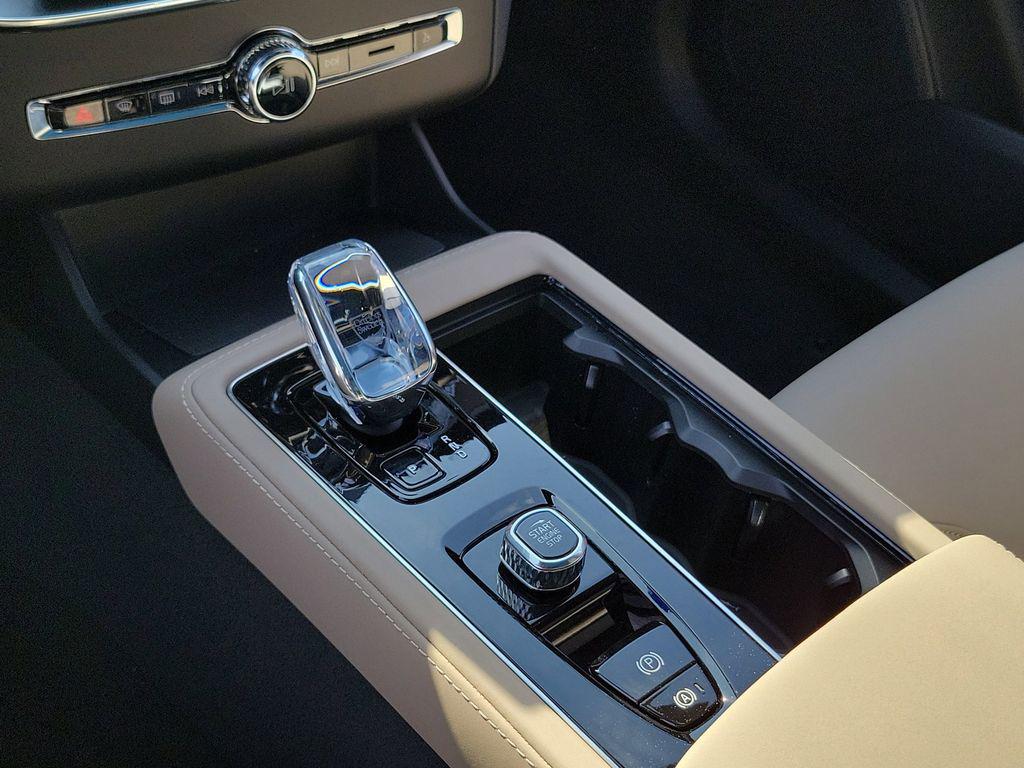 صورة مصغرة 30 لـ 2026 Volvo XC90 PLUS, B6 AWD GAS (MILD HYBRID), GASOLINE, BRI