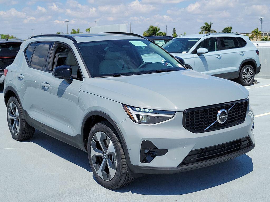 New 2026 Volvo XC40 Plus, B5 AWD Gas (mild hybrid), Dark