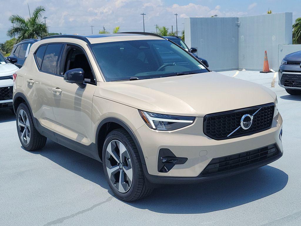 New 2026 Volvo XC40 Plus, B5 AWD Gas (mild hybrid), Dark