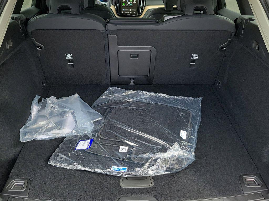 2026 Volvo XC60 B5 CORE 照片 9