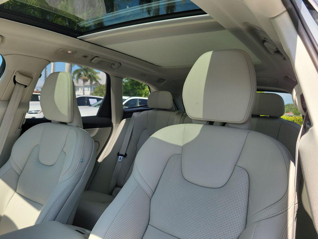2025 Volvo XC60 PLUG-IN HYBRID ULTRA, T8 AWD ELECTRIC/GASOLIN 缩略图 20