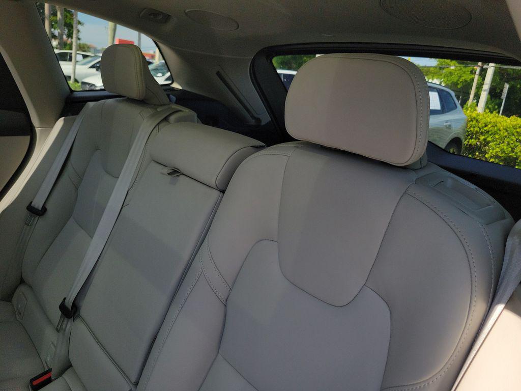 2025 Volvo XC60 PLUG-IN HYBRID ULTRA, T8 AWD ELECTRIC/GASOLIN 缩略图 11