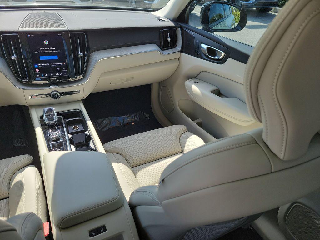 2025 Volvo XC60 PLUG-IN HYBRID ULTRA, T8 AWD ELECTRIC/GASOLIN 缩略图 16