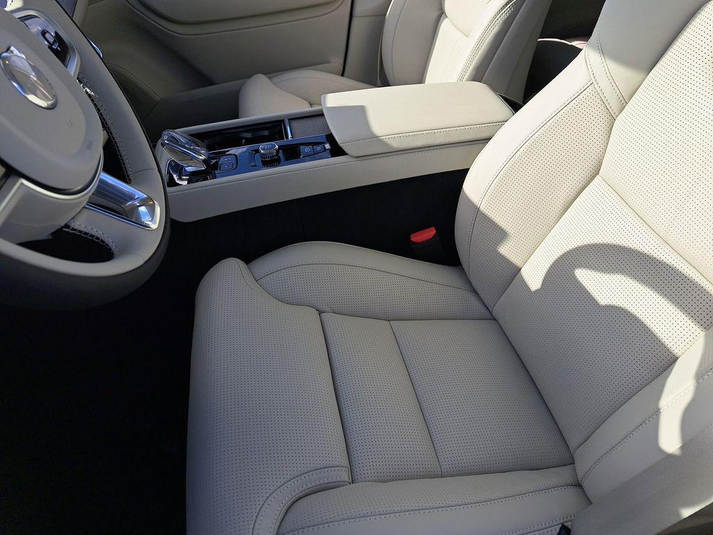2026 Volvo XC90 ULTRA, B6 AWD GAS (MILD HYBRID), GASOLINE, BR thumbnail 22