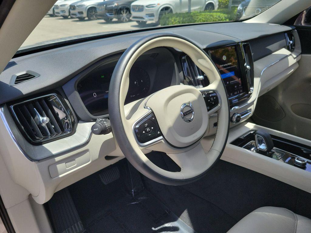2024 Volvo XC60 B5 PLUS DARK THEME — миниатюра 19