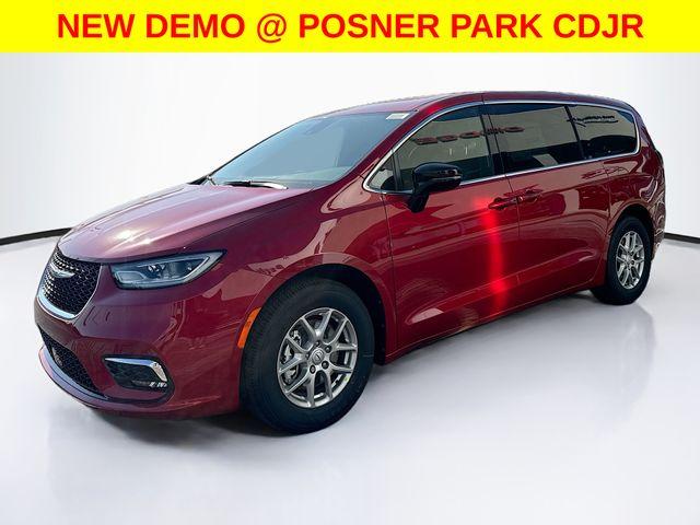 New 2026 Chrysler Pacifica Select