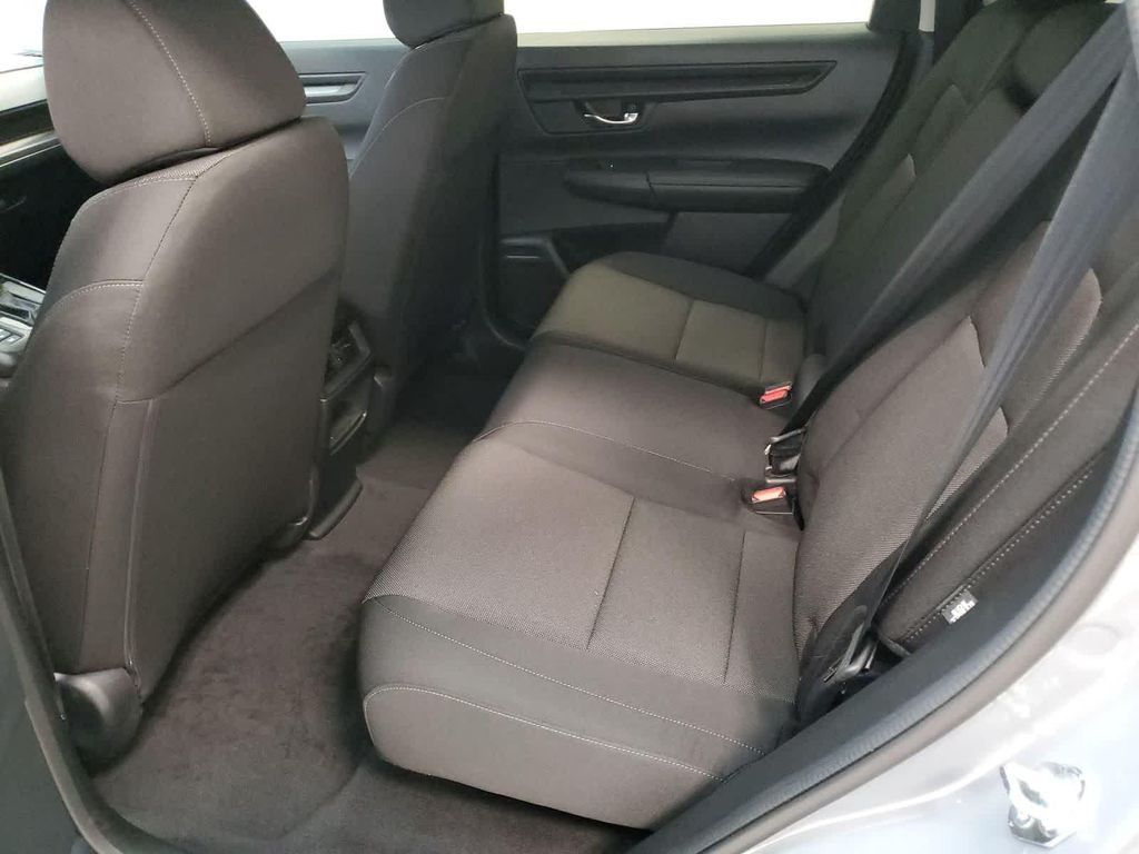 صورة 18 لـ 2025 Honda CR-V LX 2WD