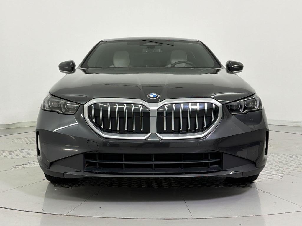 صورة 6 لـ 2024 BMW 530 530I
