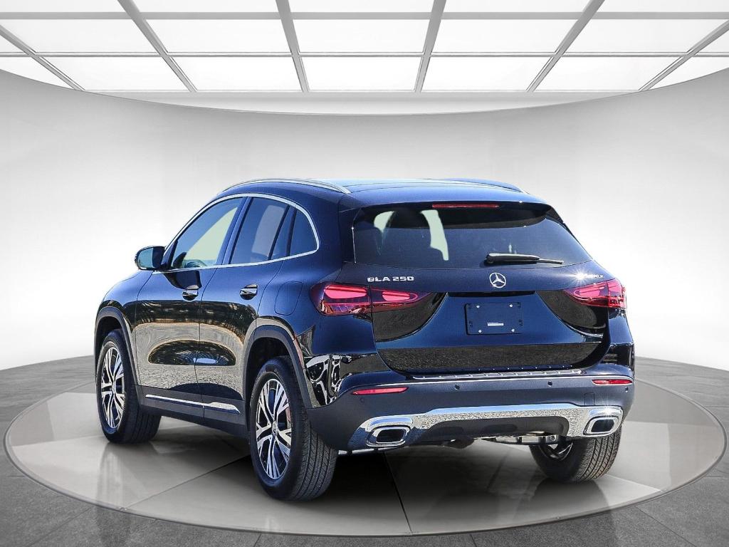 MERCEDES-BENZ GLA - 2