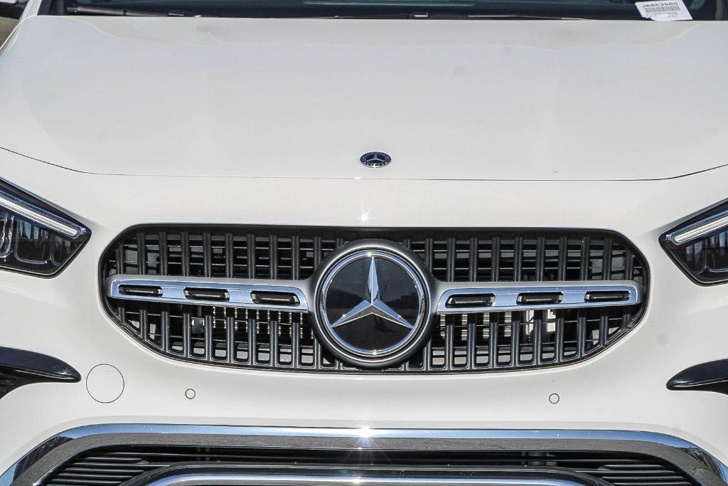 MERCEDES-BENZ GLA - 7