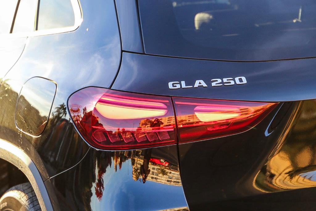 MERCEDES-BENZ GLA - 9