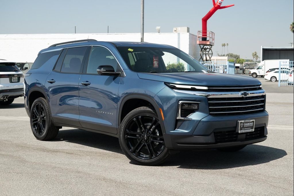 New 2026 Chevrolet Traverse LT