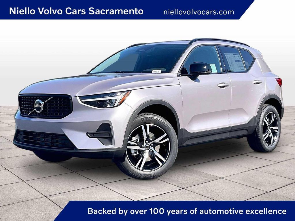 New 2026 Volvo XC40 Core, B5 AWD Gas (mild hybrid), Dark