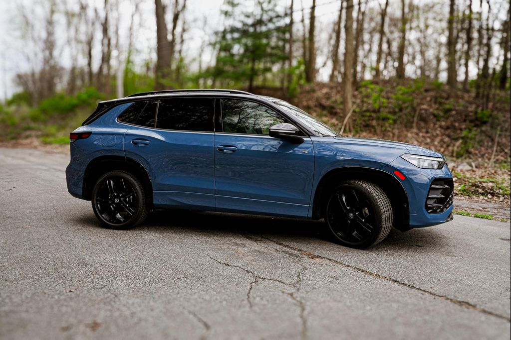 New 2026 Volkswagen Tiguan 2.0T SE R-Line Black 4MOTION