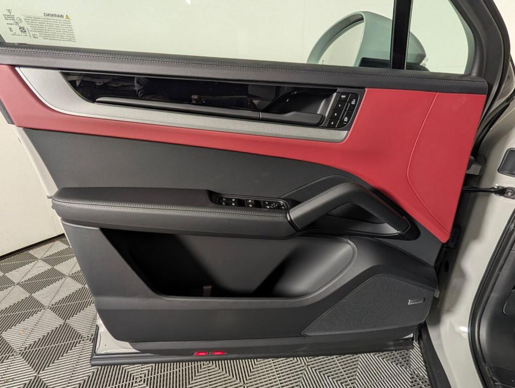 صورة مصغرة 23 لـ 2026 Porsche CAYENNE AWD