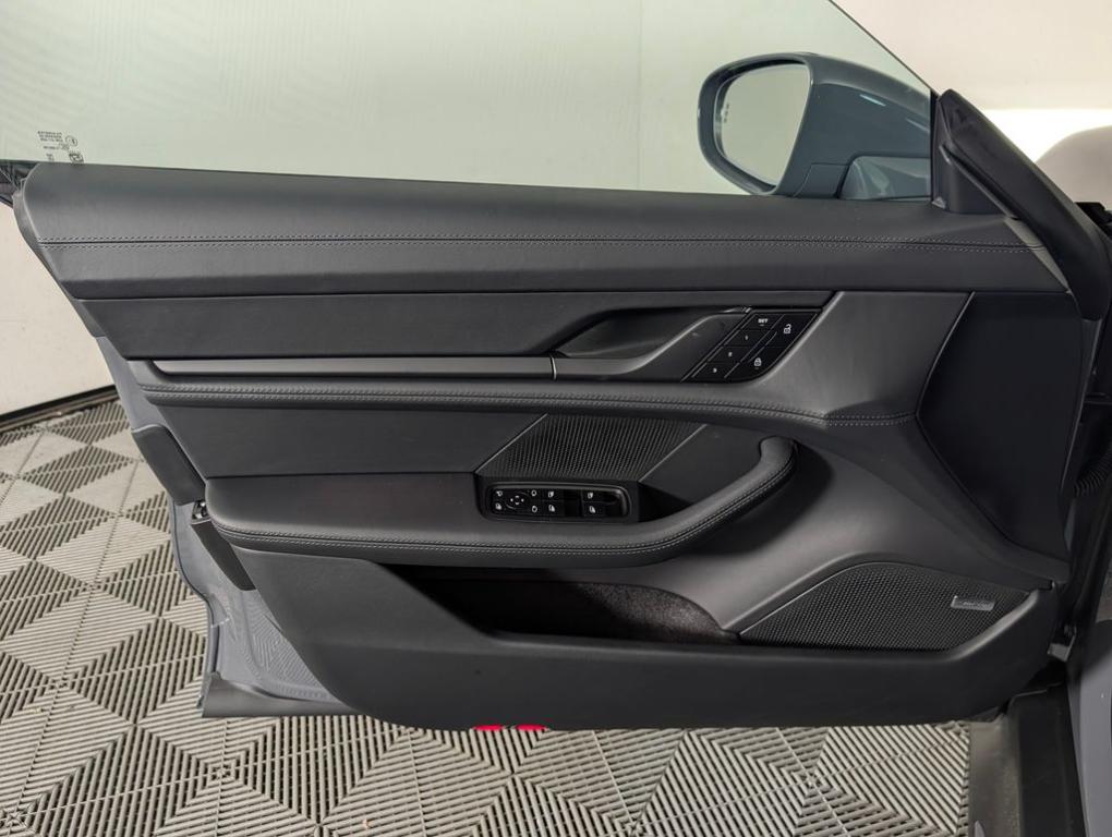 2026 Porsche TAYCAN BASE thumbnail 26