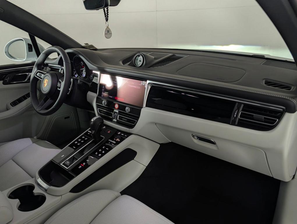 2026 Porsche MACAN BASE — миниатюра 18