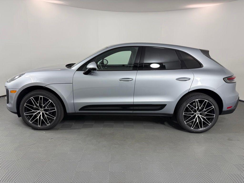 2026 Porsche MACAN T — фото 2
