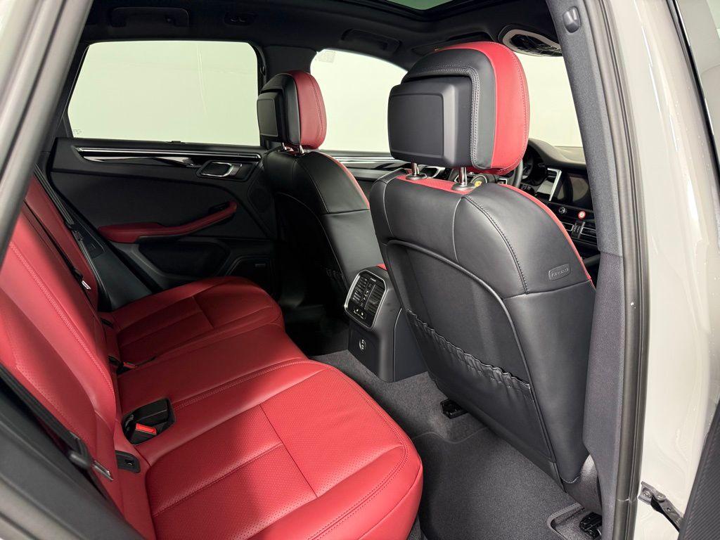 2026 Porsche MACAN BASE — миниатюра 17