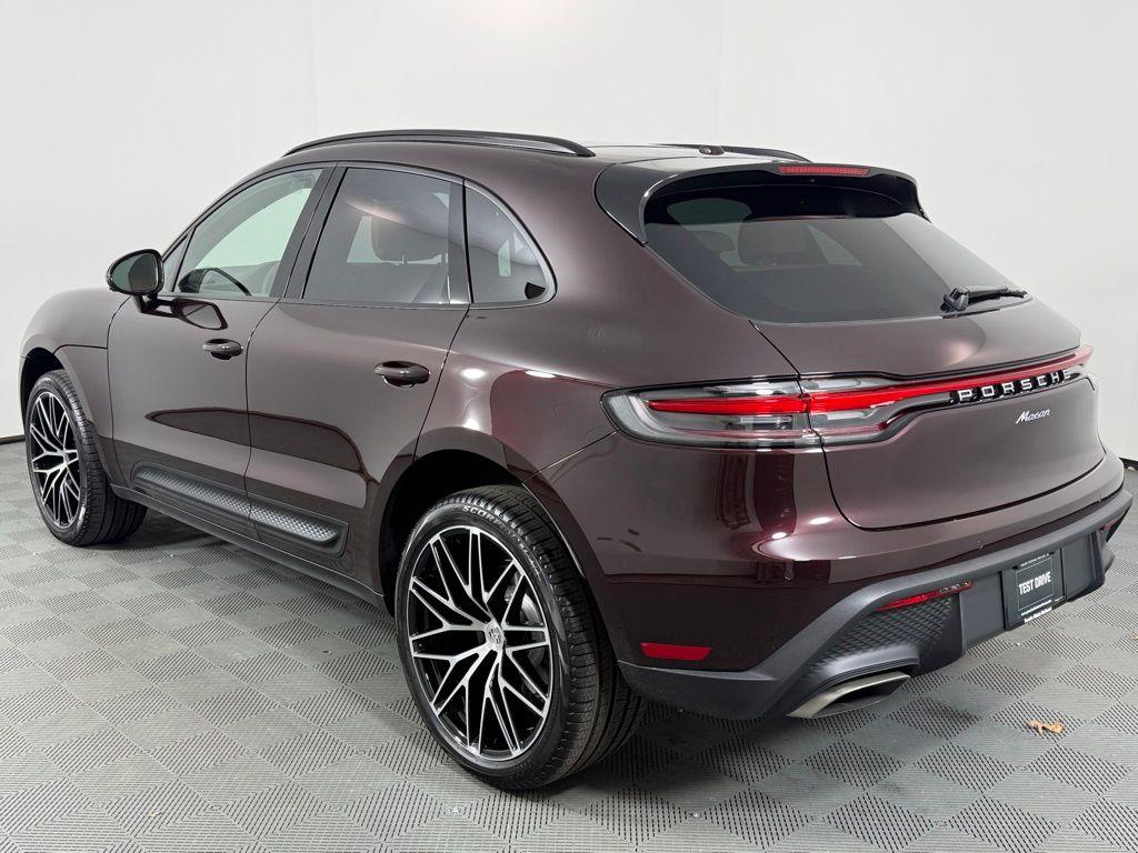 2026 Porsche MACAN BASE — фото 3
