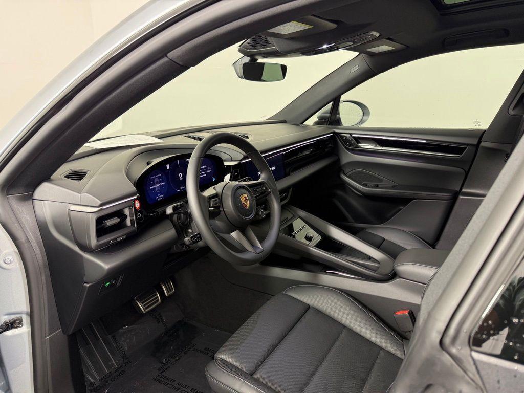 صورة 4 لـ 2025 Porsche MACAN 4S