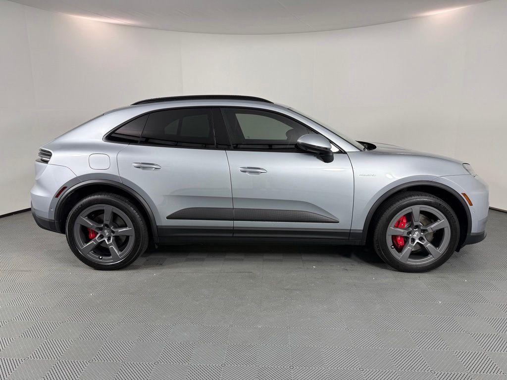 صورة 8 لـ 2025 Porsche MACAN 4S