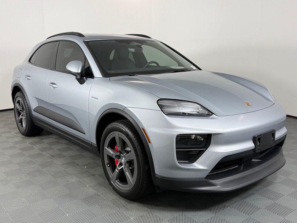 صورة 9 لـ 2025 Porsche MACAN 4S