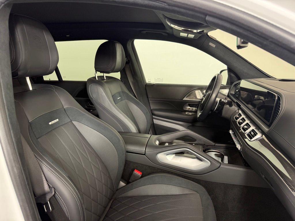 صورة 16 لـ 2025 Mercedes-BENZ AMG GLS 63 BASE