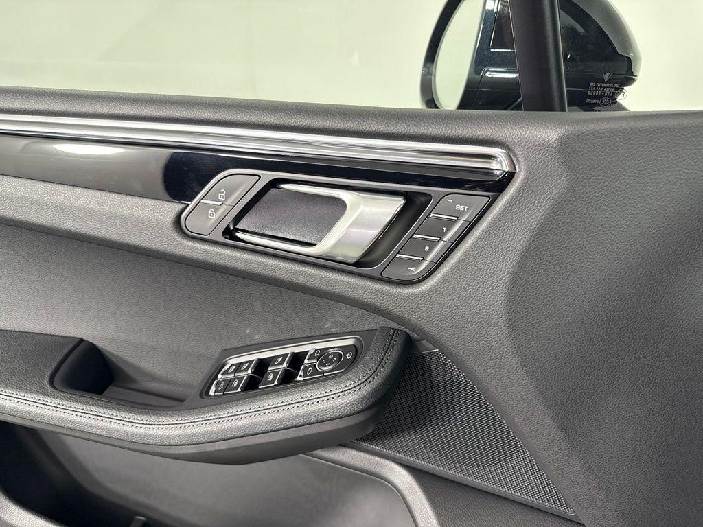 2026 Porsche MACAN BASE — миниатюра 20