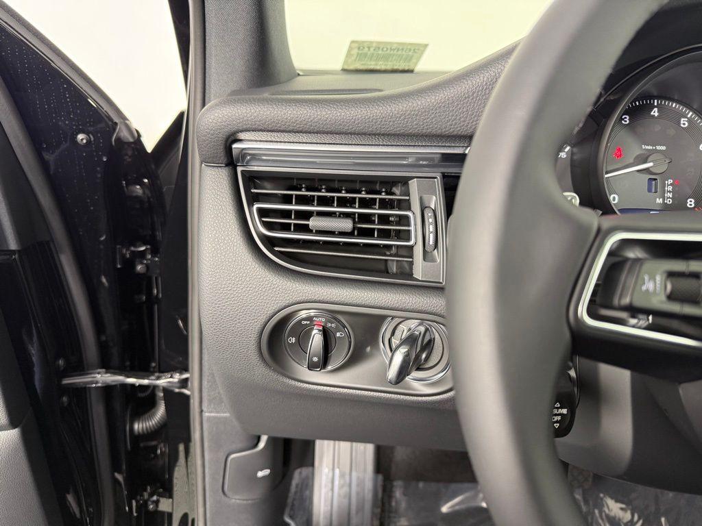 صورة مصغرة 27 لـ 2026 Porsche MACAN BASE